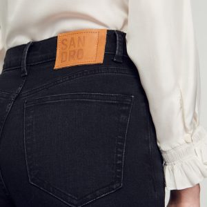 Straight-cut jeans with raw edges