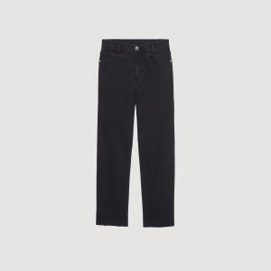 Straight-cut jeans with raw edges