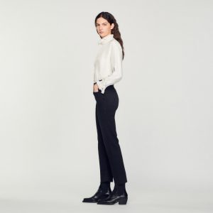 Straight-cut jeans with raw edges